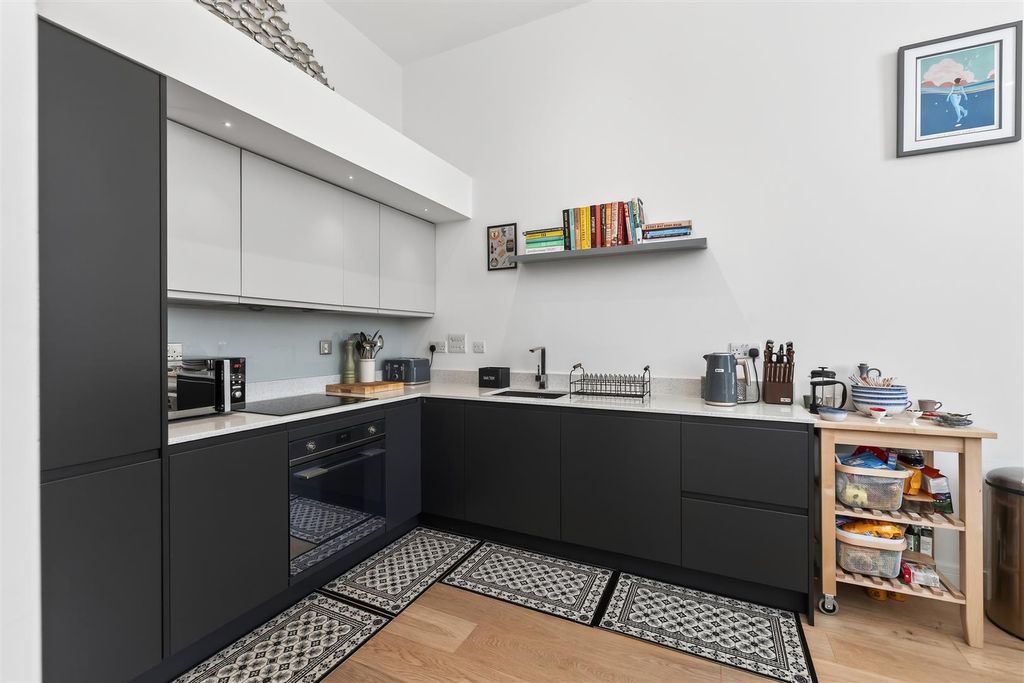 Property photo 3 of 20 Kitchen