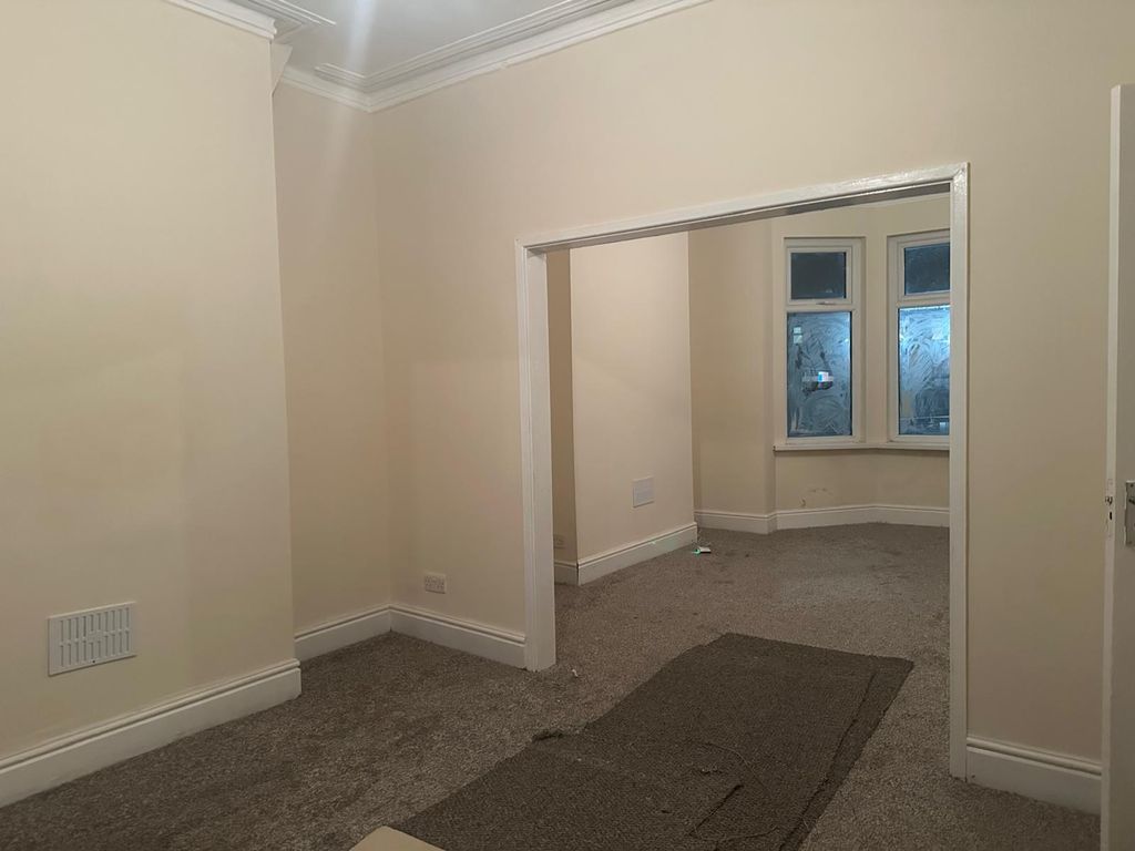 Property photo 1 of 6 3 Bed Terraced House To Rent Albert Place, Manchester M13