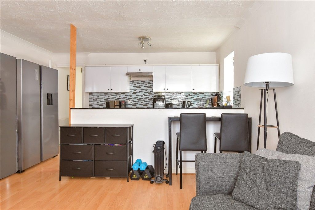 Property photo 3 of 12 Lounge