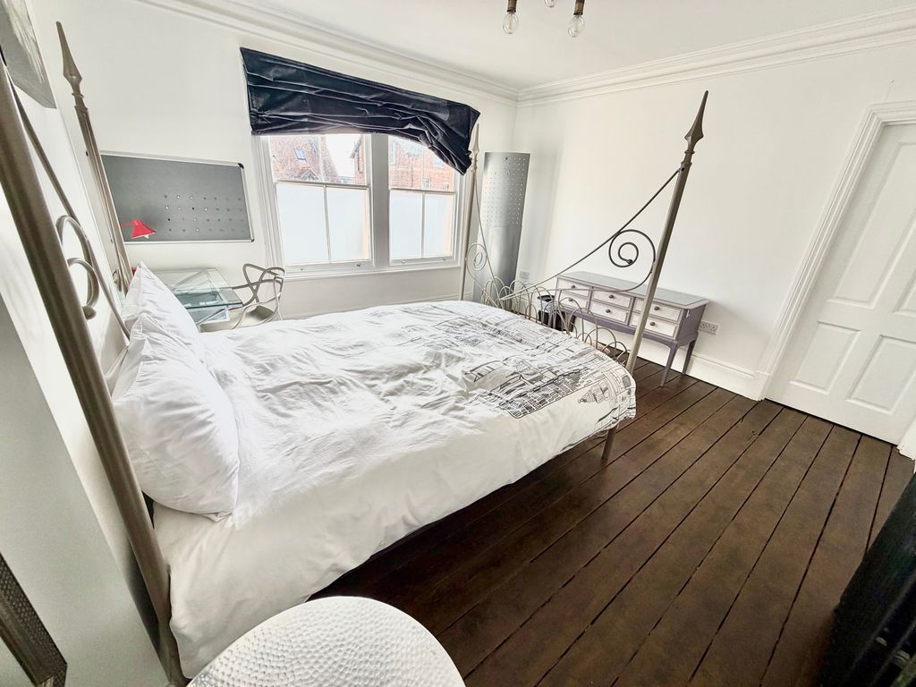 Property photo 2 of 8 Image