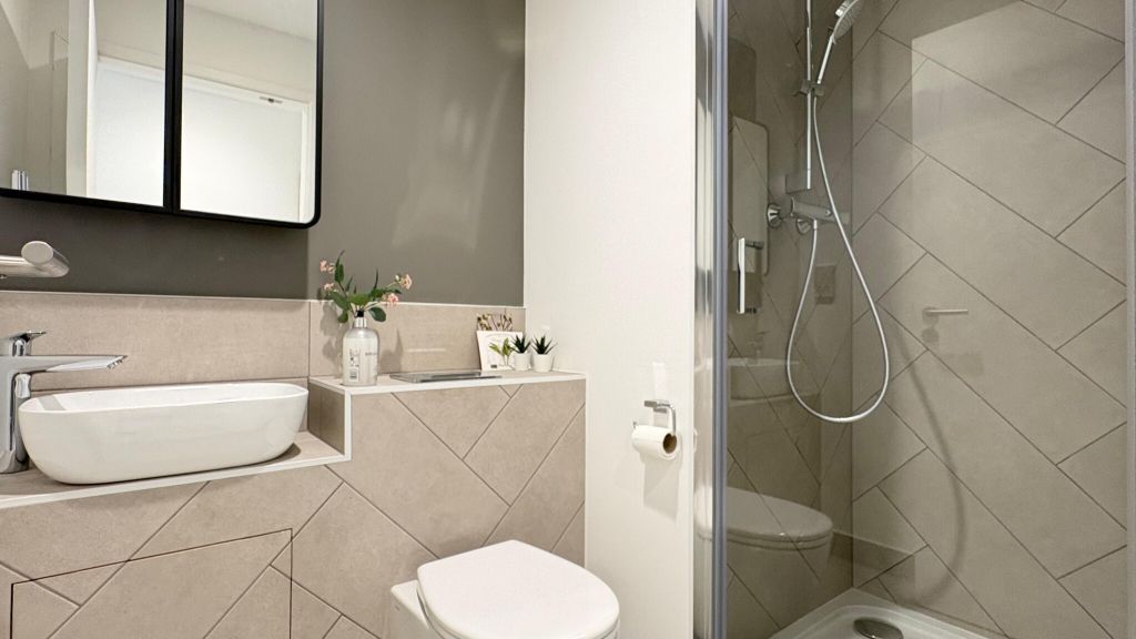 Property photo 3 of 27 Bathroom