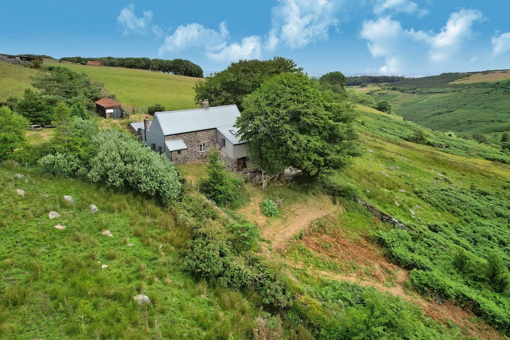 Property photo 2 of 34