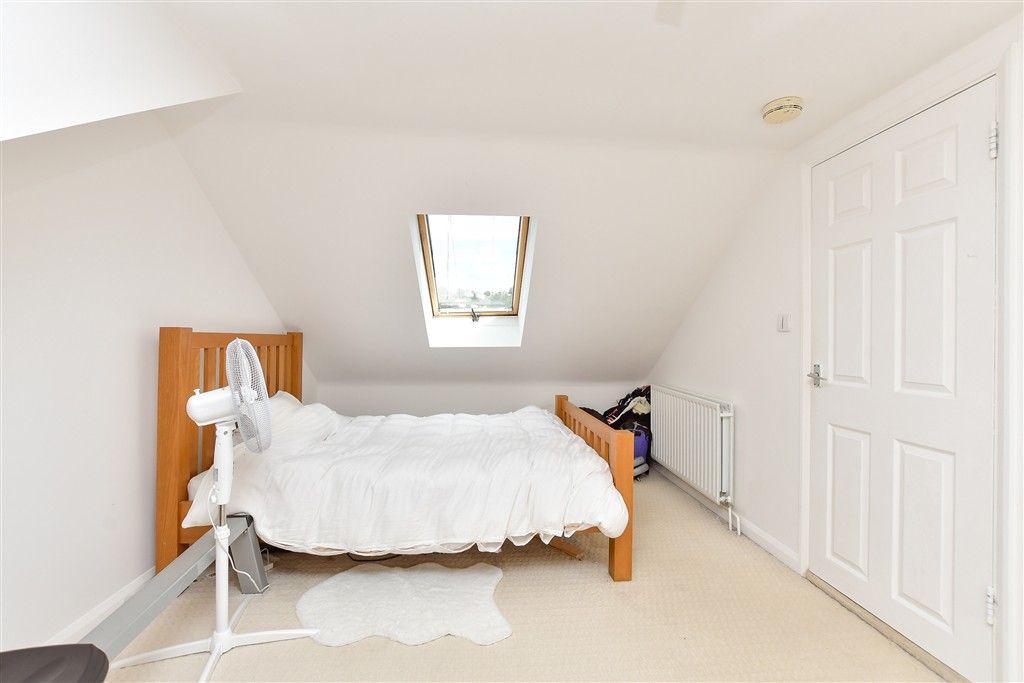 Property photo 2 of 9 Bedroom