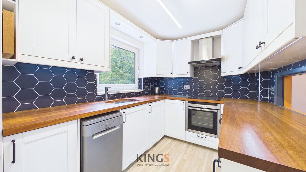 Property photo 3 of 22 Kitchen