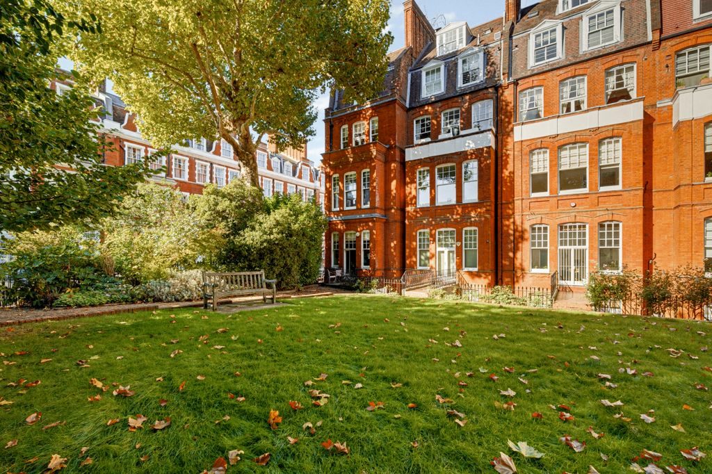 Property photo 1 of 22 Communal Gardens