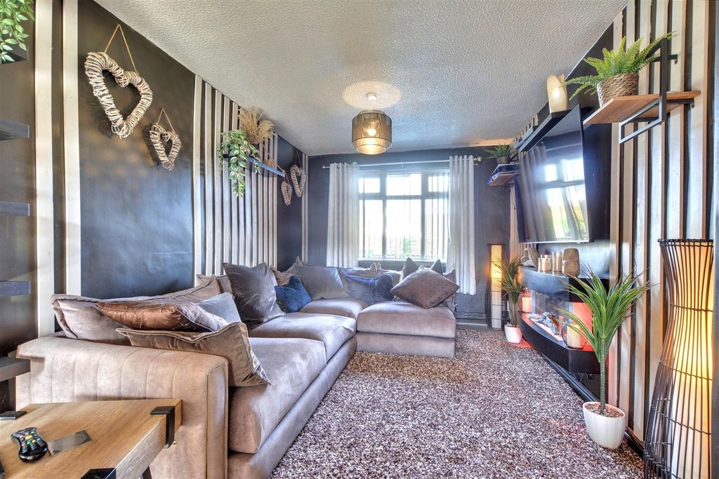 Property photo 2 of 28 Living Room