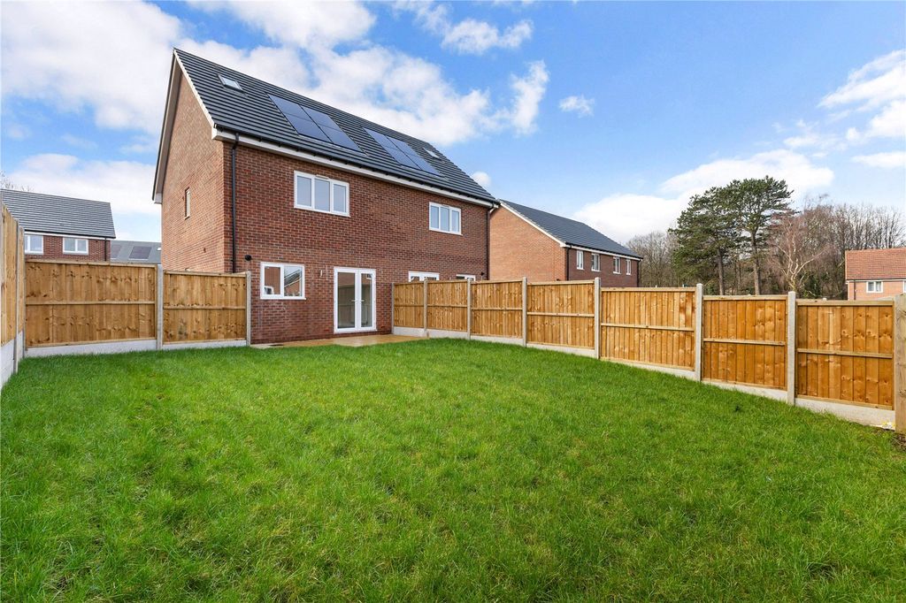 Property photo 2 of 11 Garden