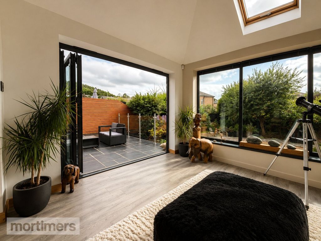 Property photo 2 of 23 Garden Room
