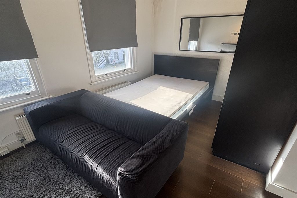 Property photo 3 of 7 Bedroom