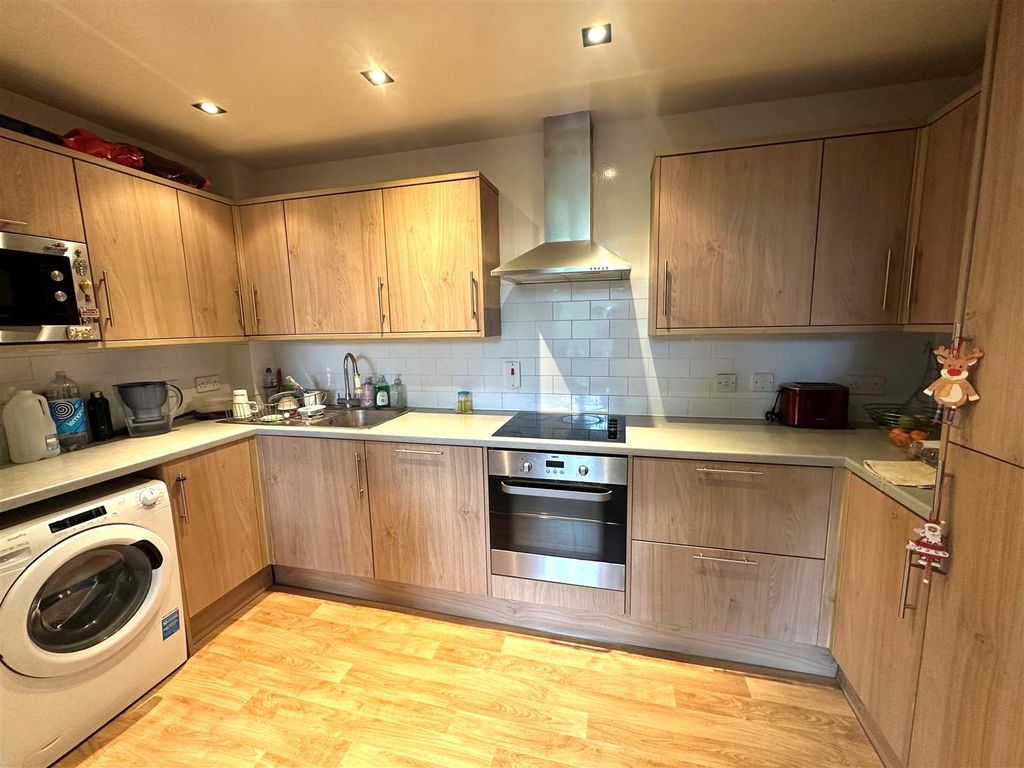 Property photo 3 of 6 Coopers Estate Agents
