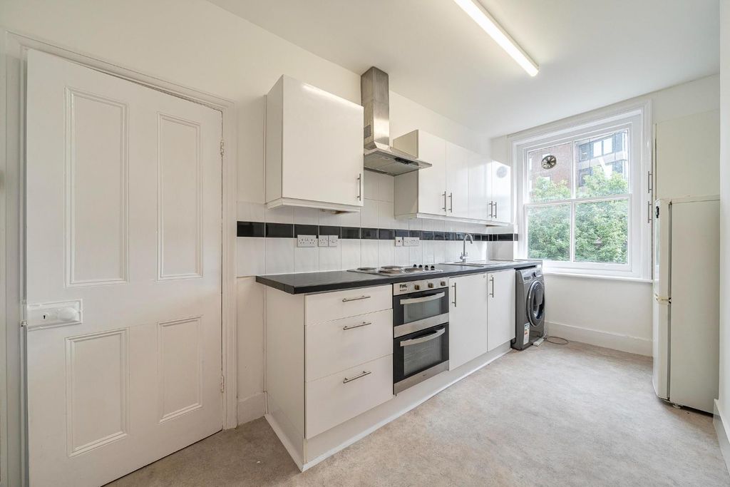 Property photo 3 of 11 Kitchen