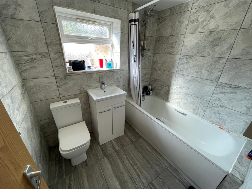 Property photo 1 of 8 Photo 0