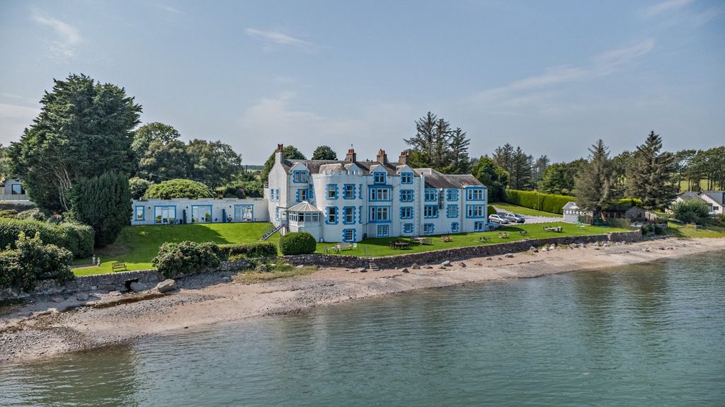 Property photo 3 of 47 Beachfront