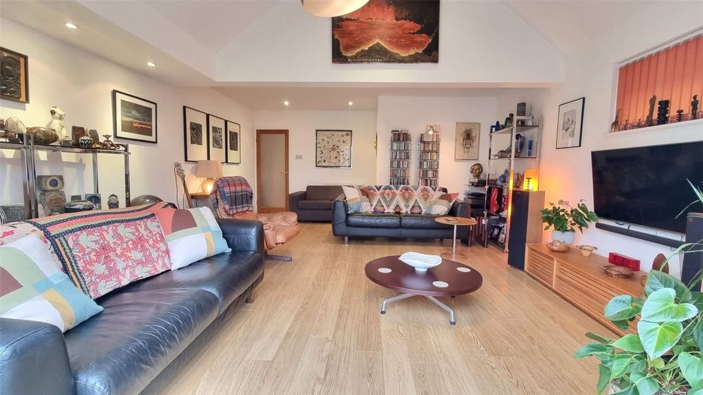 Property photo 2 of 23 Picture No. 02