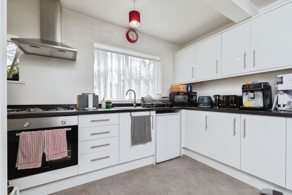 Property photo 3 of 20 Kitchen