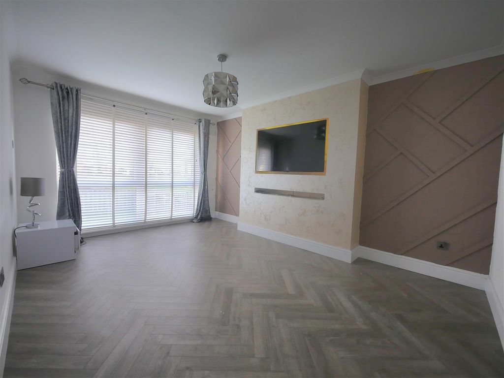 Property photo 3 of 13 1000014732.Jpg