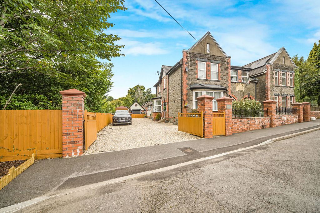 Property photo 2 of 73