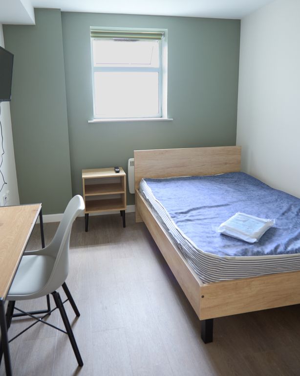 Property photo 2 of 5 A Bright And Inviting Double Bedroom Featuring Mod...