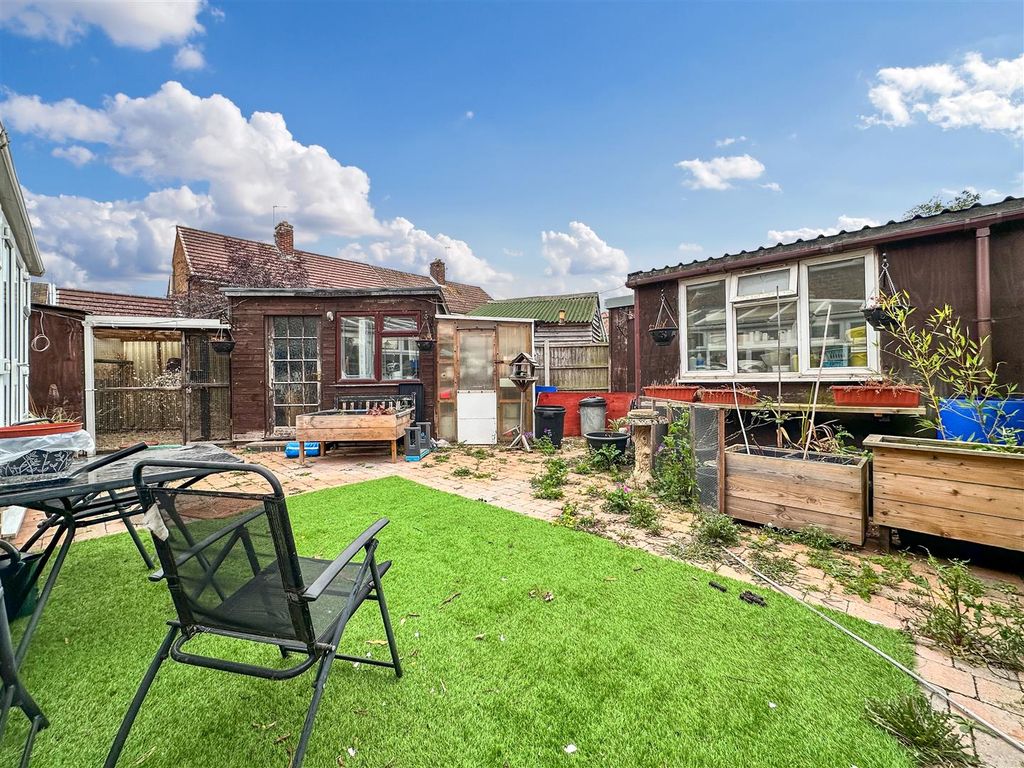 Property photo 3 of 22 Enclosed Rear Garden 850