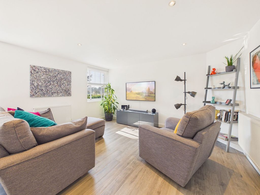 Property photo 2 of 13 Lounge Area