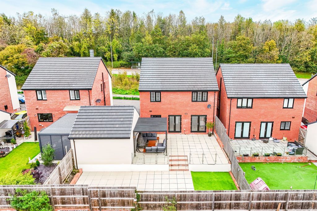 Property photo 3 of 32