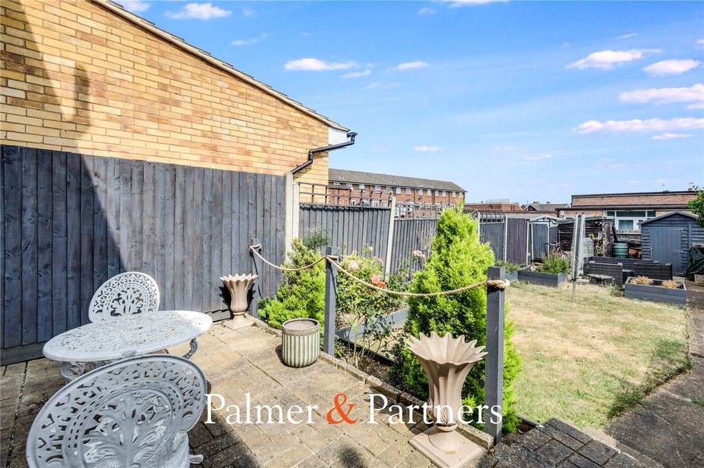 Property photo 2 of 17 Picture No. 01