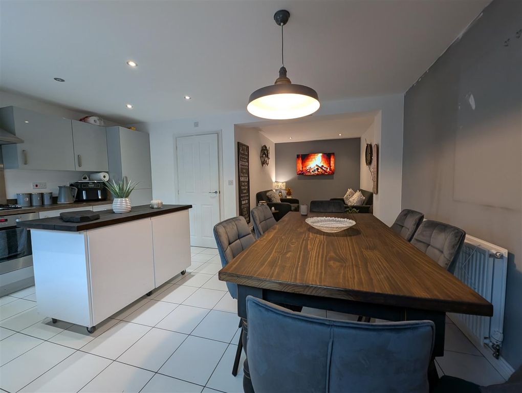 Property photo 3 of 18 Kitchen/Living Area