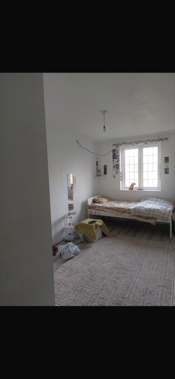 Property photo 1 of 6 Bedroom