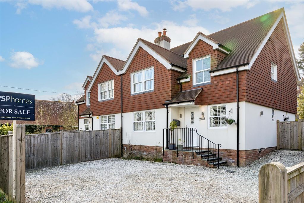 Property photo 1 of 25 85B Western Road-24.Jpg