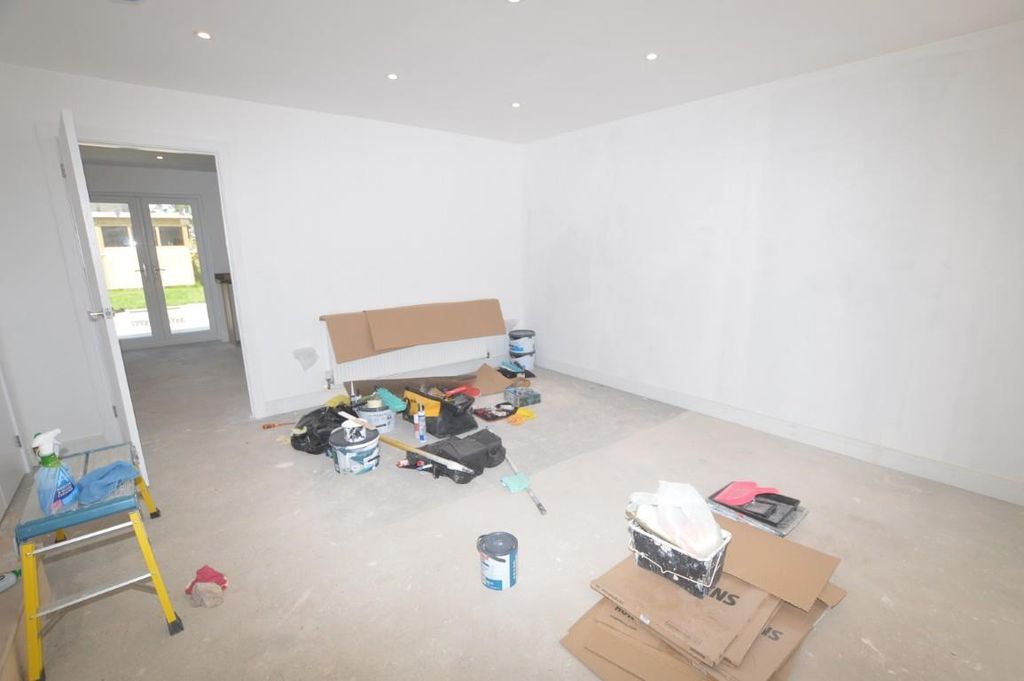 Property photo 2 of 11 Dsc_0034 (Medium).Jpg