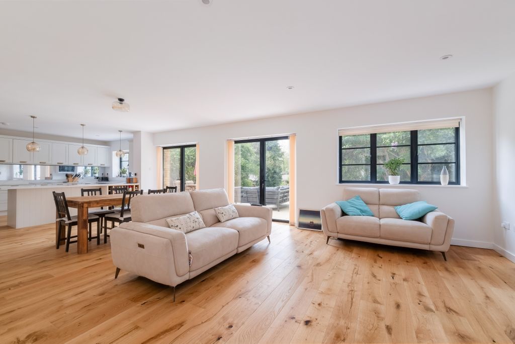 Additional image 4 of 4 bed flat to rentElmstead Glade, Chislehurst BR7