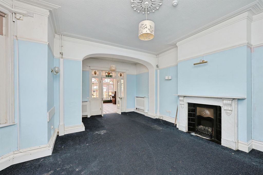 Property photo 3 of 36