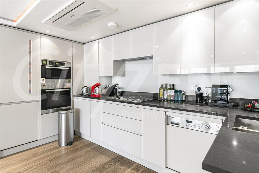 Property photo 2 of 20 Kitchen