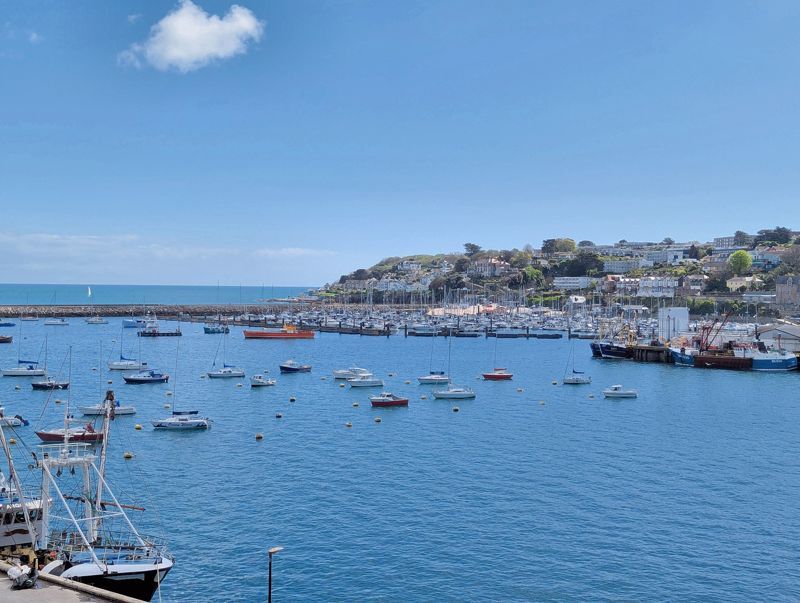 Property photo 1 of 18 Photo 17