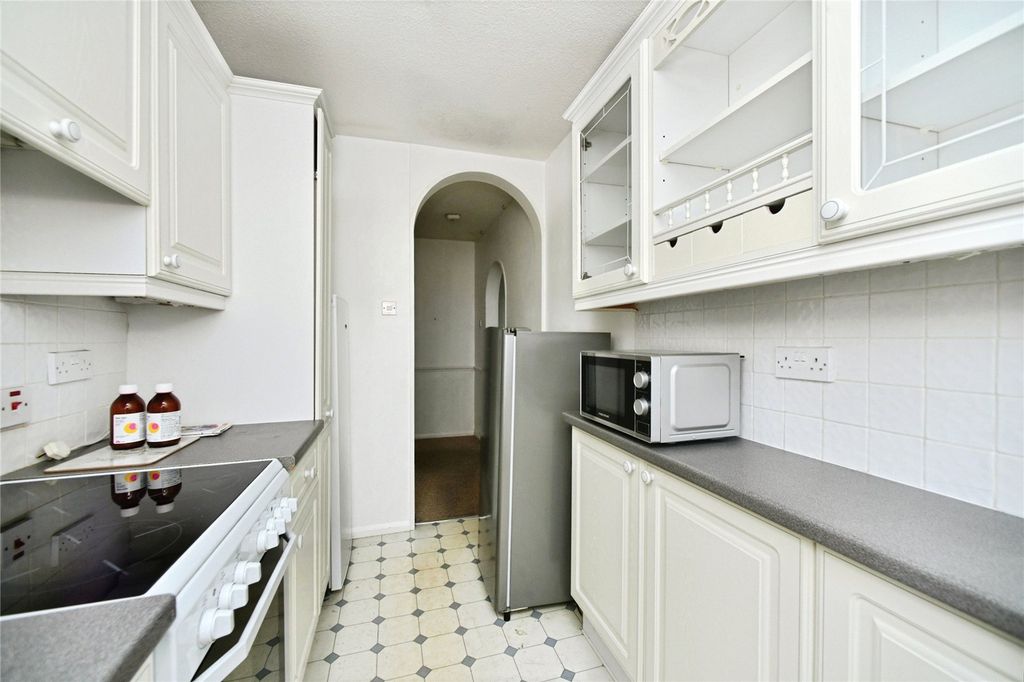 Property photo 3 of 21 Kitchen