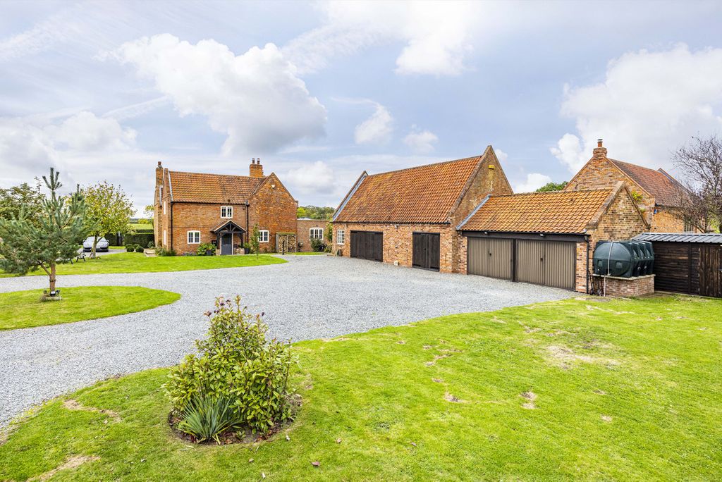 Property photo 3 of 35