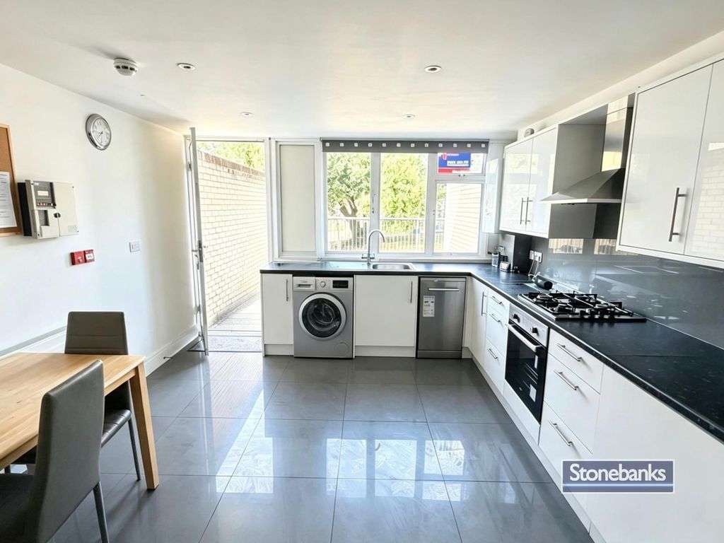 Property photo 1 of 11 2.Png