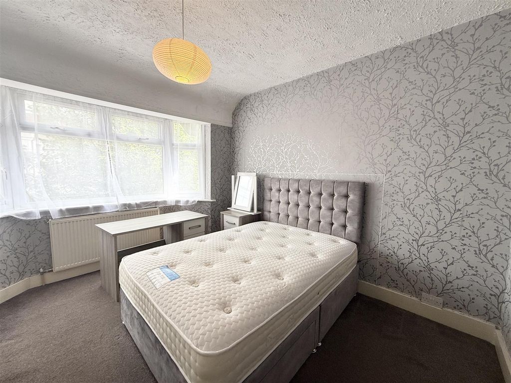 Property photo 2 of 10 Bed 3.Jpg