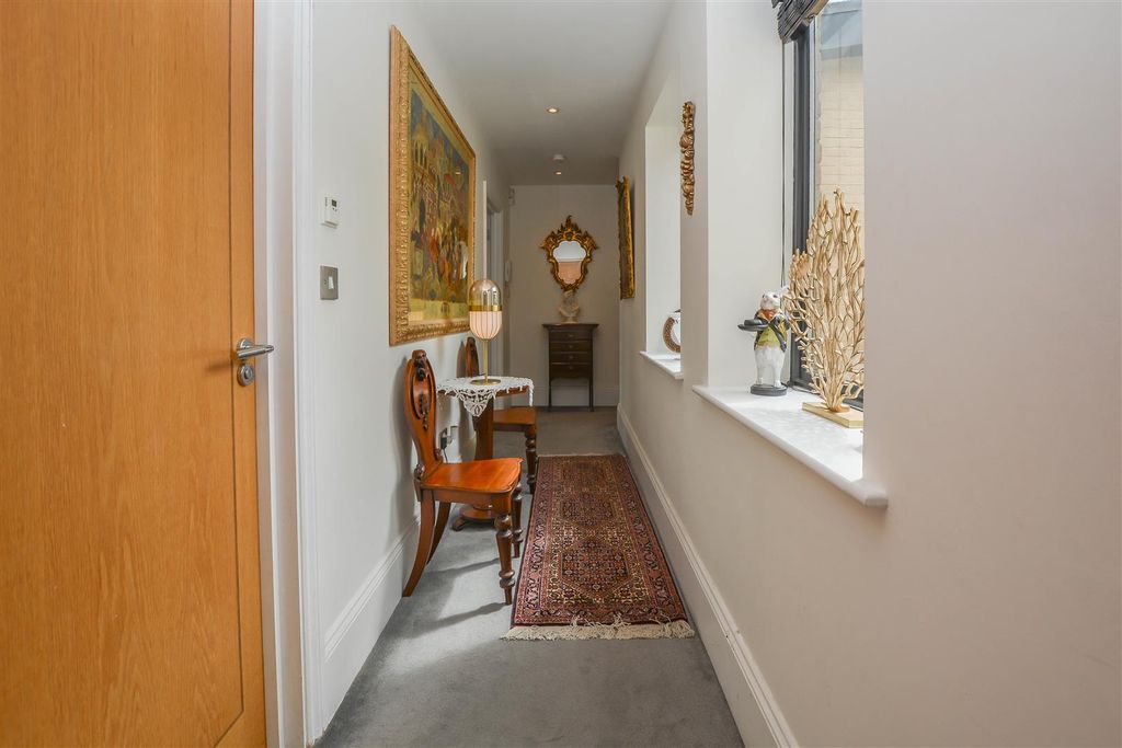 Additional image 7 of 2 bed flat for saleNew Road, Brentwood CM14