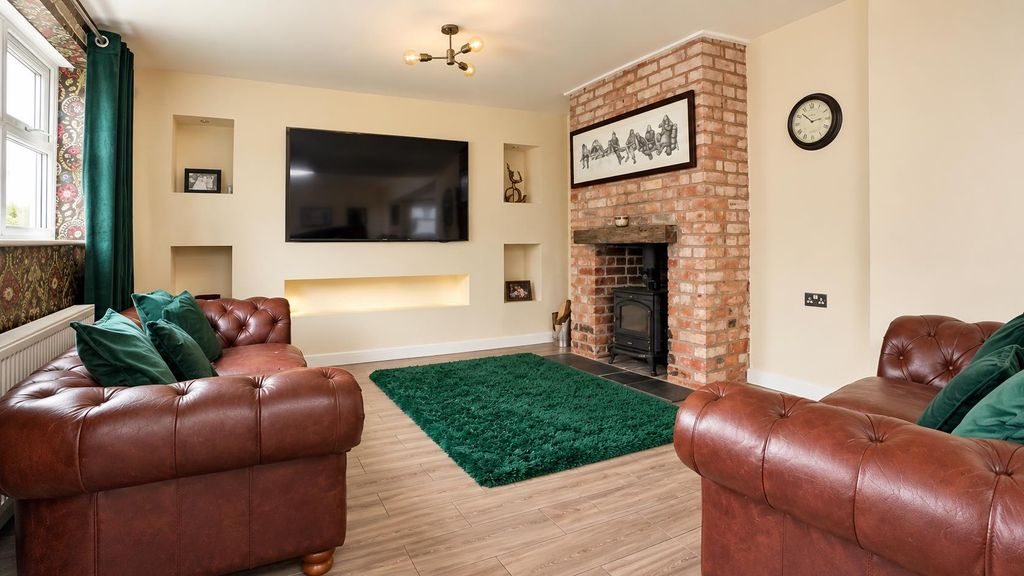 Property photo 3 of 38 516B41Ef-02c6-4Eb3-B81A-A4d4cc6625A2.Png
