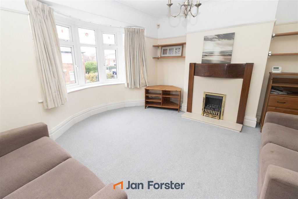 Property photo 2 of 6 Lounge