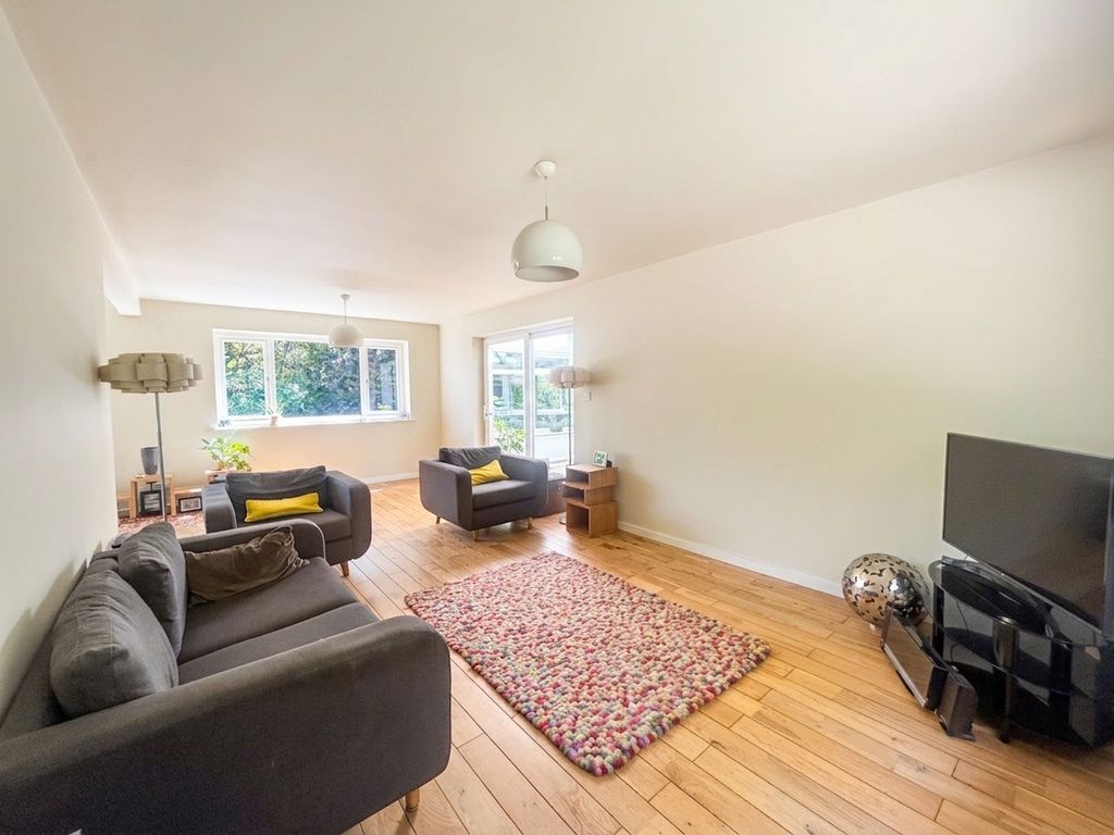 Property photo 3 of 37