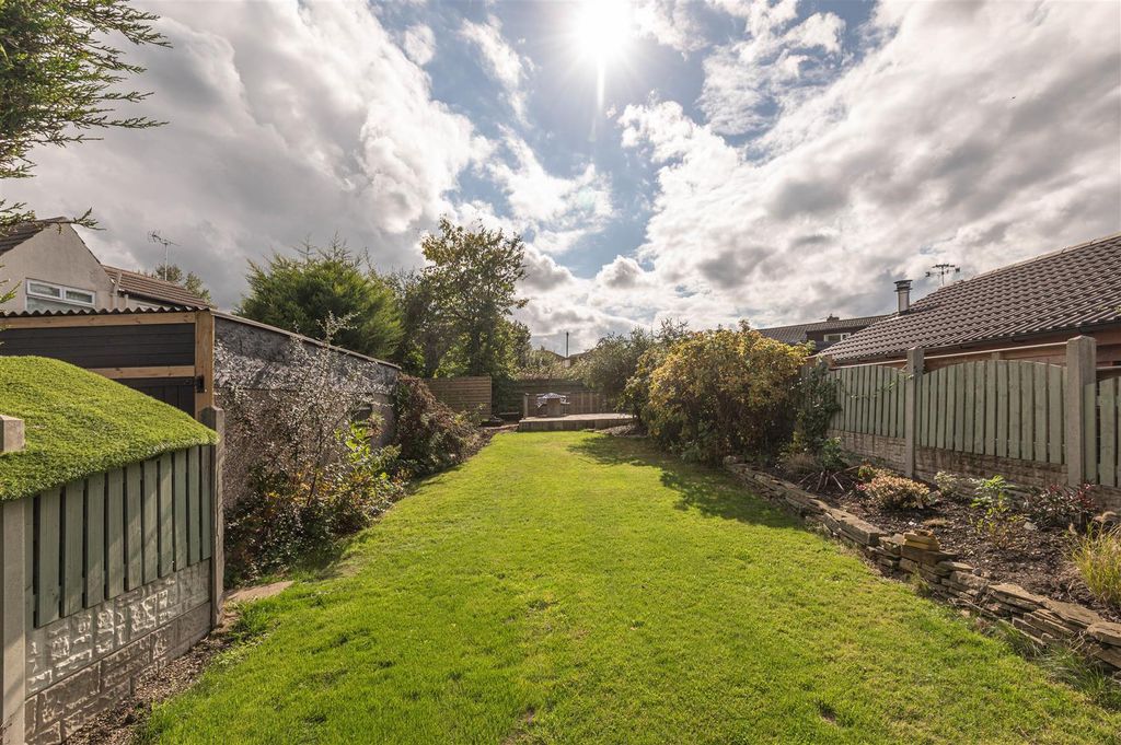 Property photo 3 of 40 2nd Garden To Rear