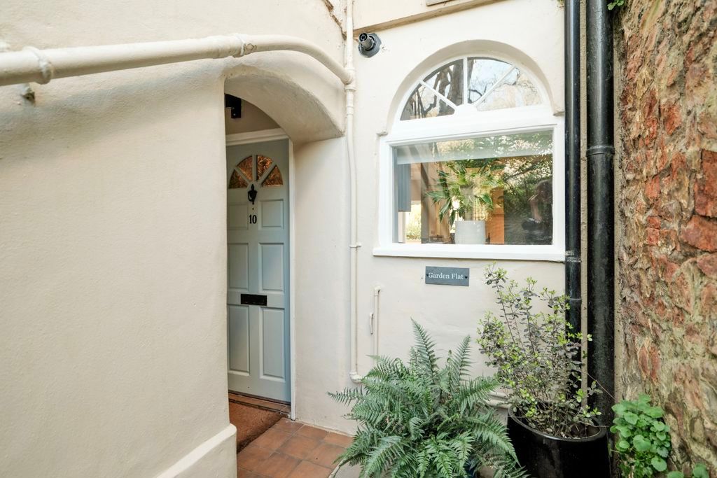 Property photo 2 of 22 Entrance