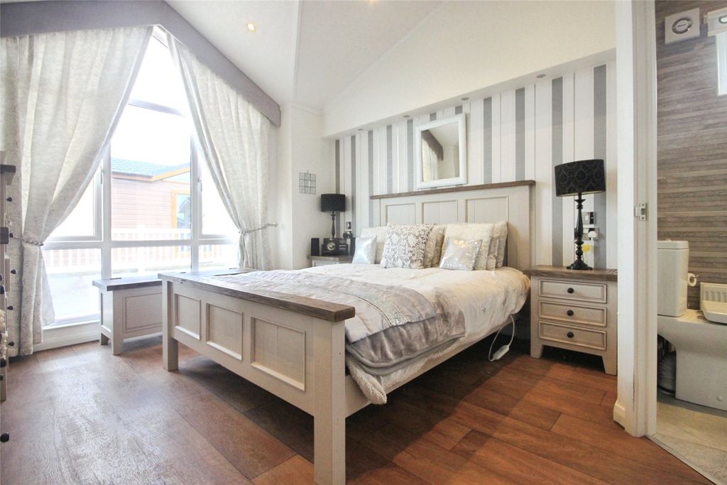 Property photo 3 of 14 Master Bedroom