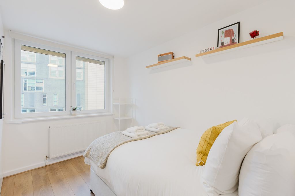 Property photo 2 of 34