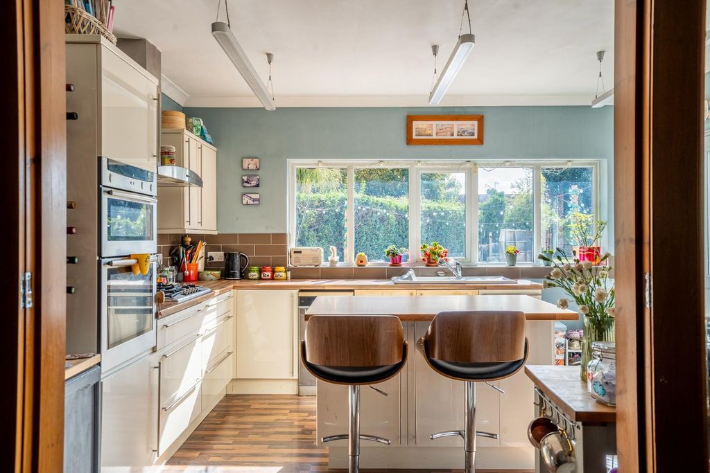 Property photo 3 of 28 Kitchen/Diner