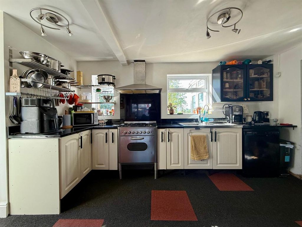 Property photo 3 of 18 3
