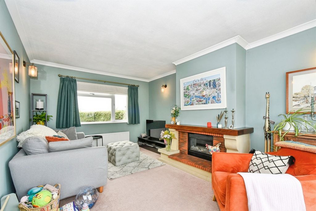 Property photo 2 of 21