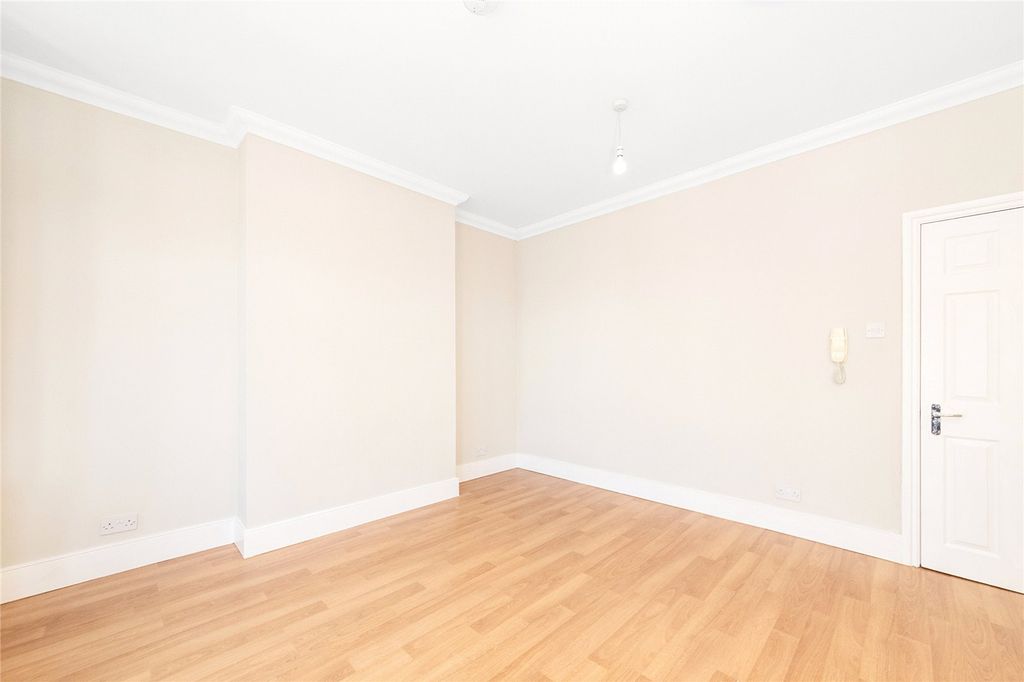 Property photo 3 of 11 Picture No. 06